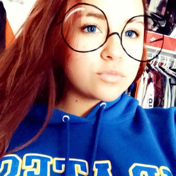 Meet your Posher, Mia - Picture 1 of 1